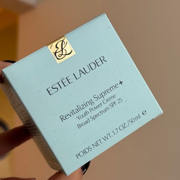 Estee Lauder Revitalizing Supreme+ Youth Power Creme SPF 25 - Picture 3 of 3